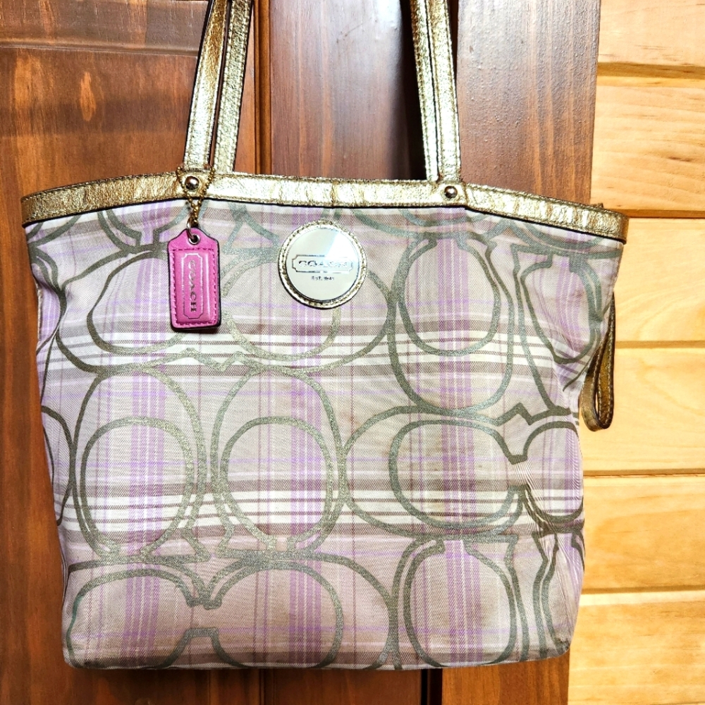 COACH Signature Plaid tartan lavender and gold tote bag. Size Medium. F17474.